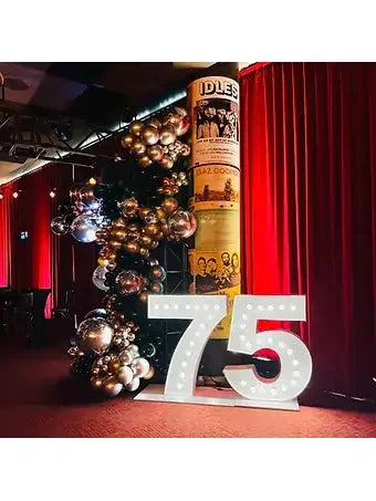 Giant 75 Light up number hire - Balloonz