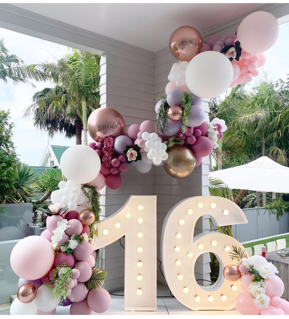 Giant 16th Light up number hire in Auckland| Sweet 16th birthday decorations - Balloonz