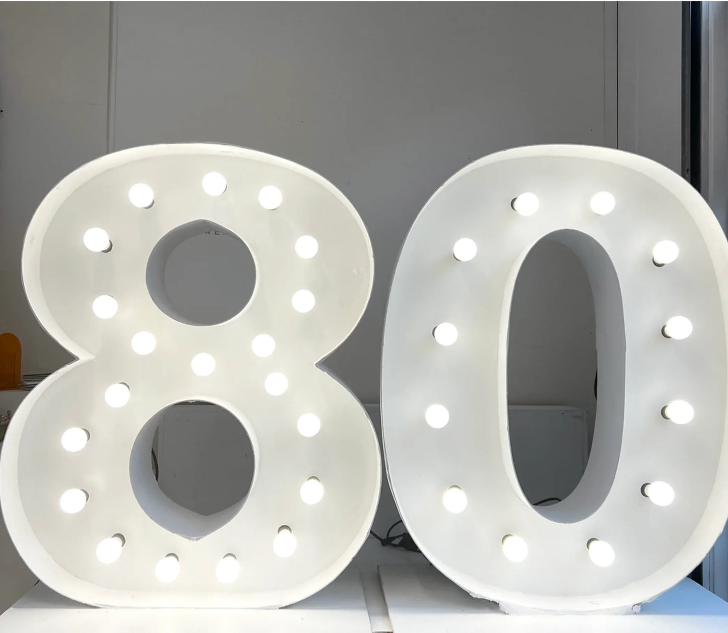80 Light up number hire - Balloonz