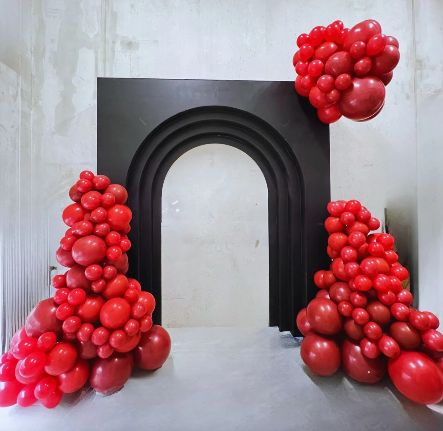 Modern Luxe Arch Backdrop - Balloonz