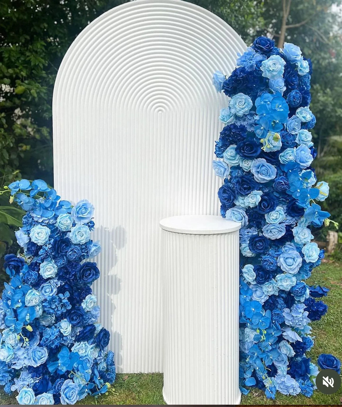 Ripple and floral backdrop arrangment with neon Ohh baby - Balloonz