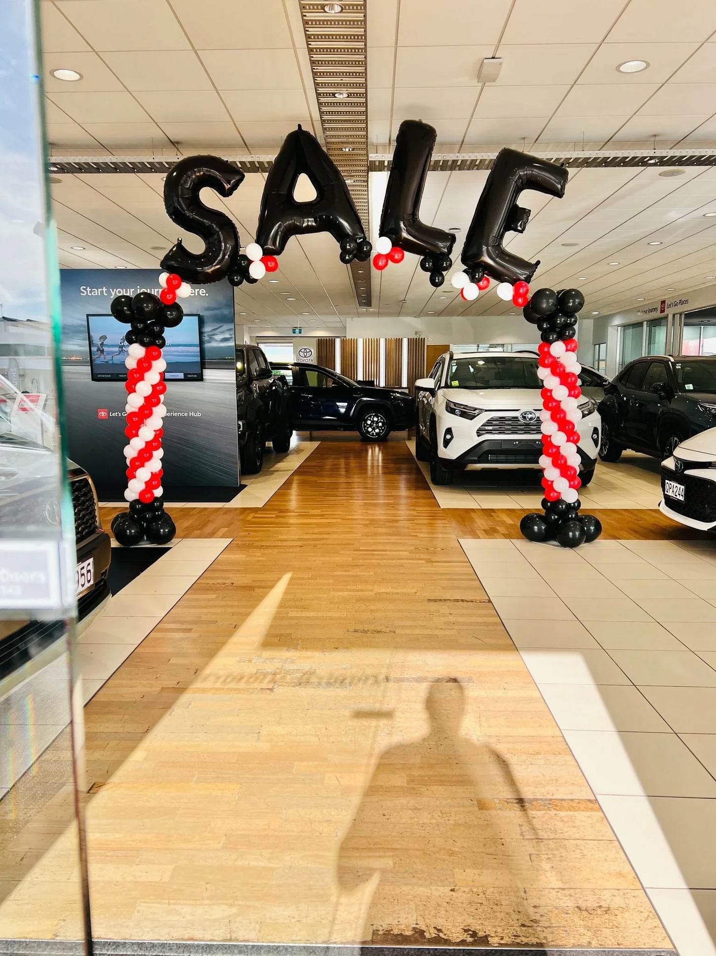 Sale Balloon Arch with Helium Letters - Balloonz