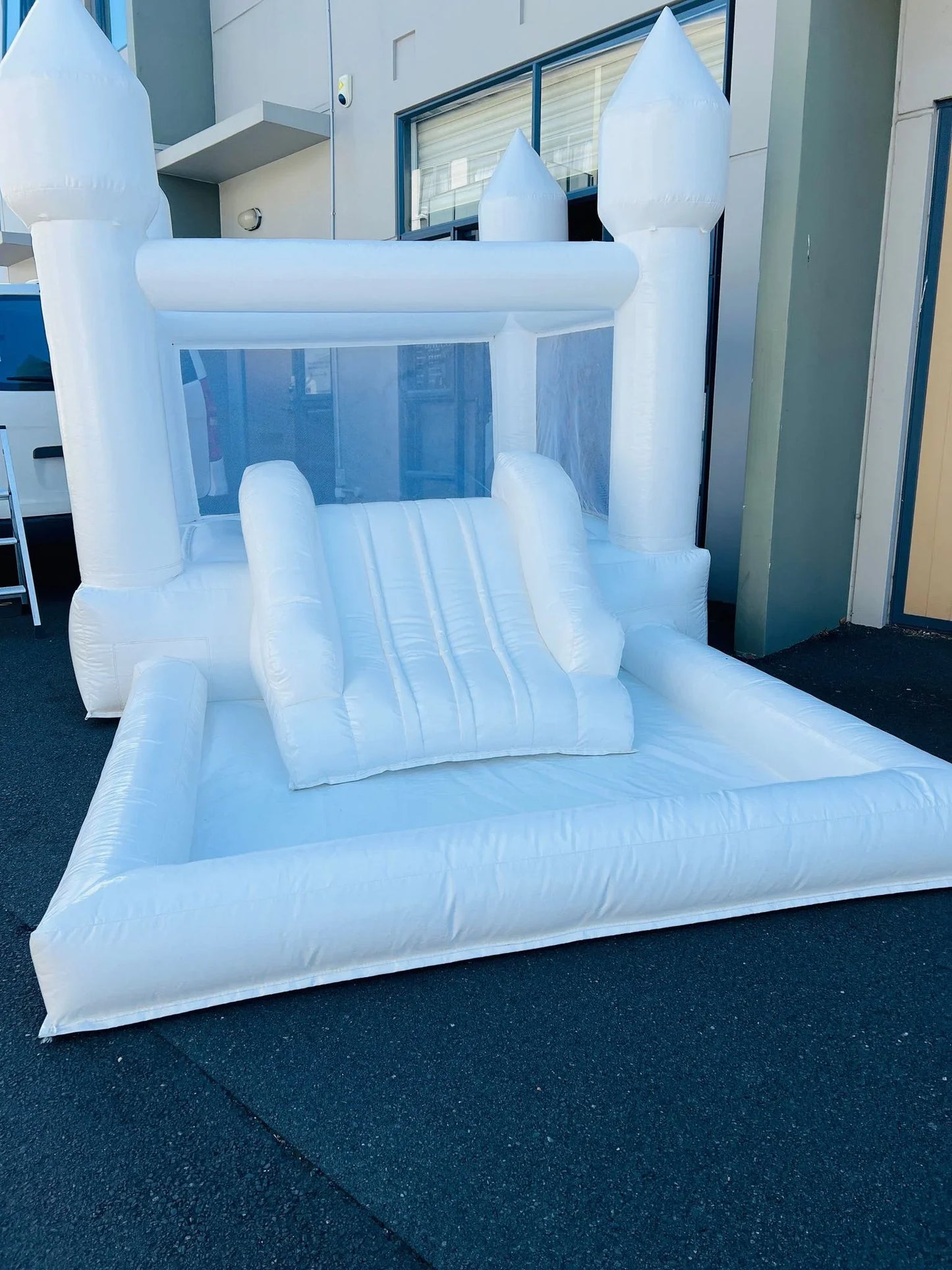 Toddlers bouncy castle - Balloonz