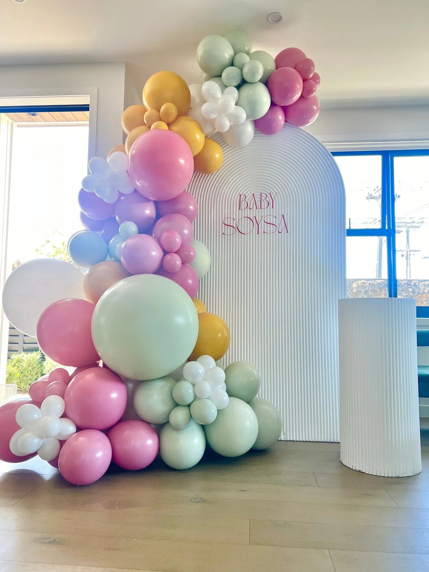Blooming ripple arch balloon backdrop #1 - Balloonz
