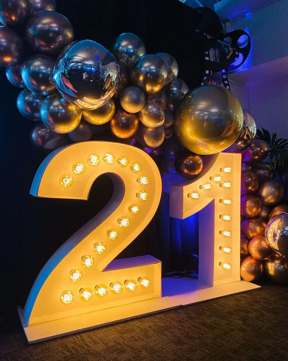 21 Light up number hire with glass light bulbs - Balloonz