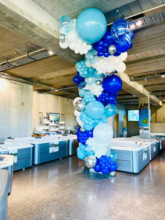 Custom sculpture balloons garland install - Balloonz