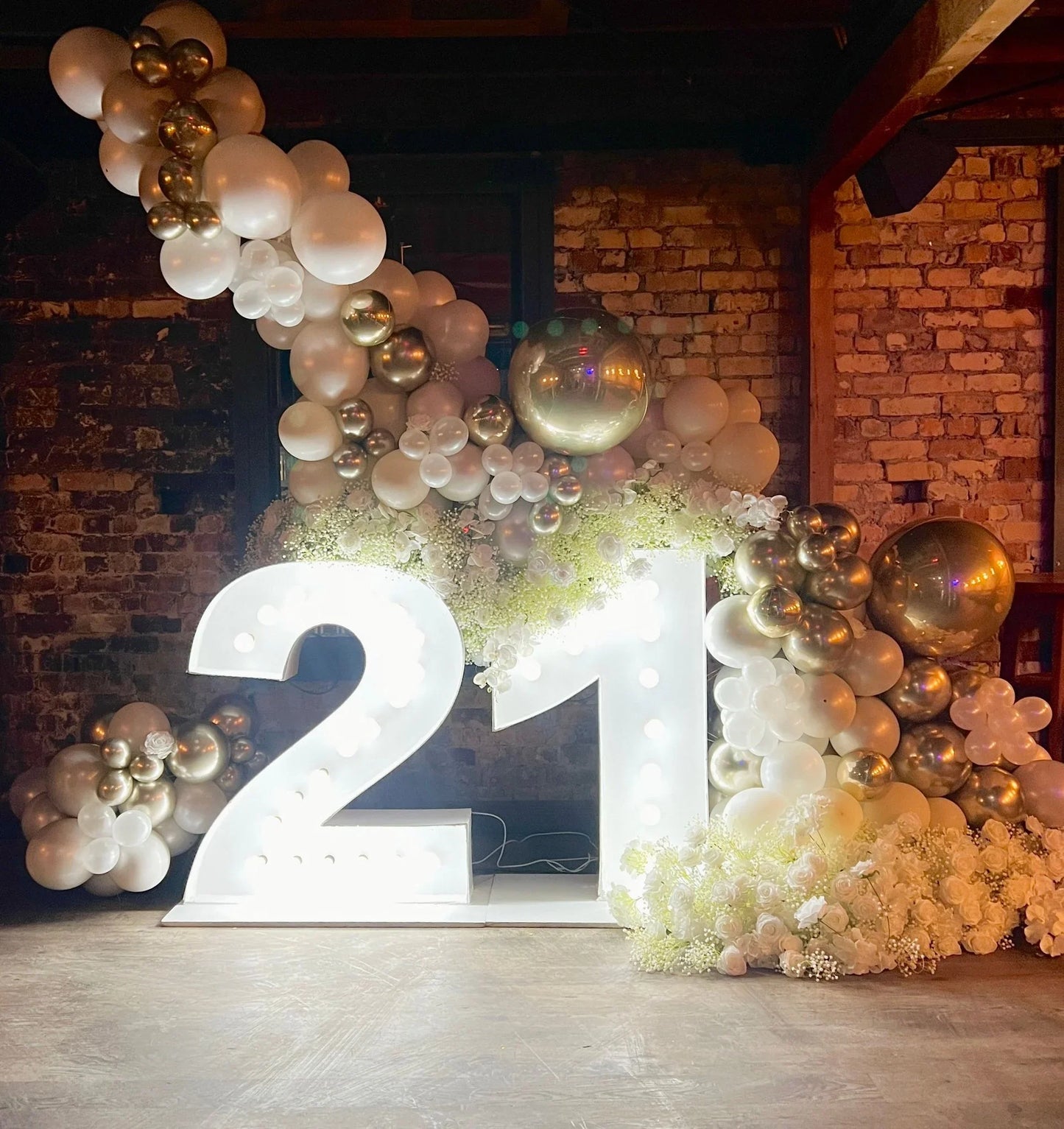 21 Light-Up Numbers and Balloon Garland/Floral Display - Balloonz