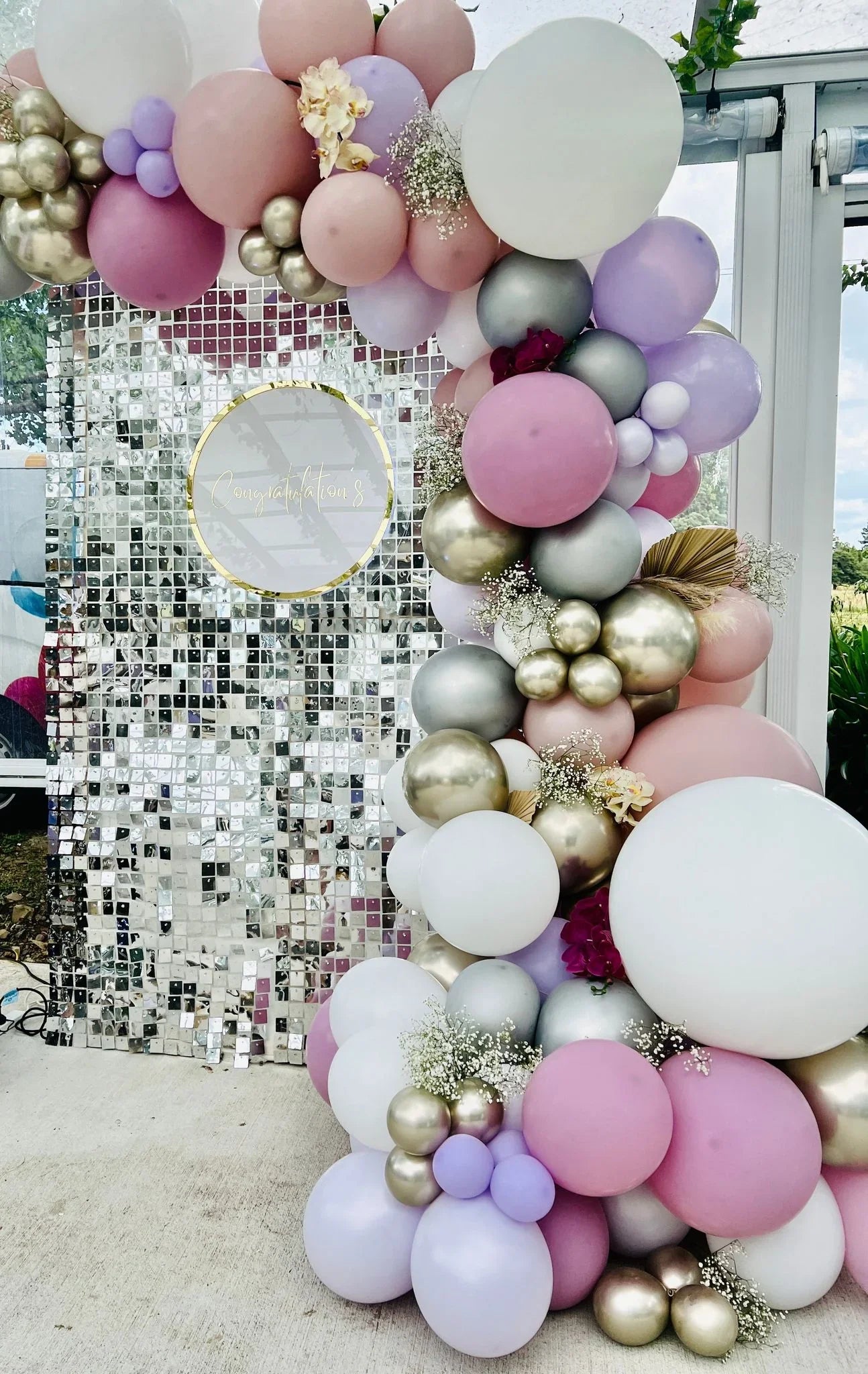 Silver shimmer wall and balloon backdrop - Balloonz