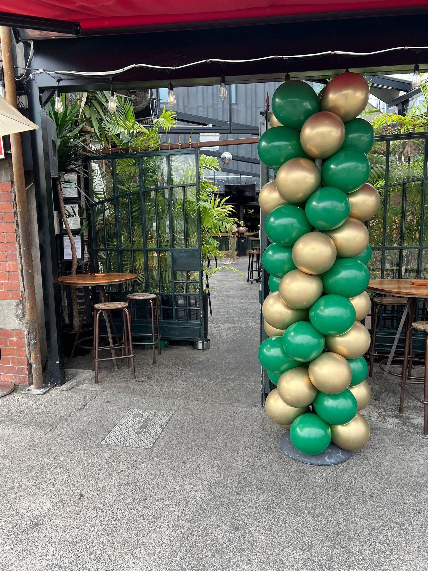 Forest green balloon column - Balloonz