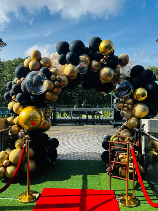Black and gold organic arch - Balloonz