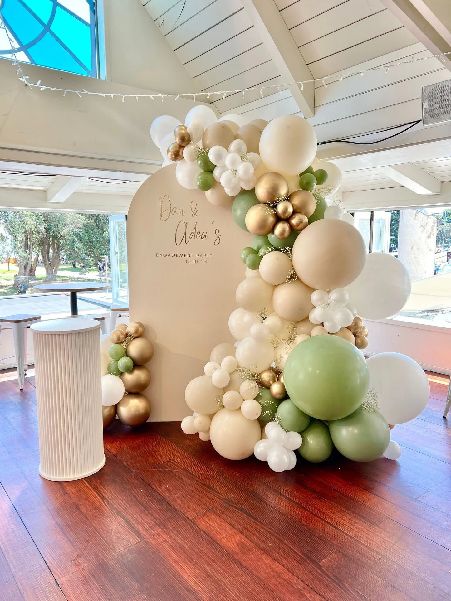 Engaged balloon backdrop archway - Balloonz