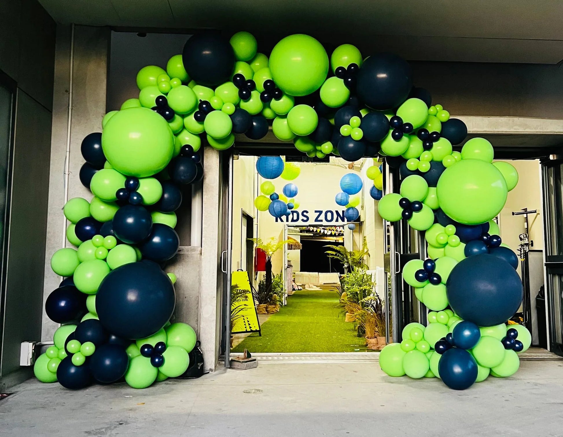 Giant organic custom arch - Balloonz