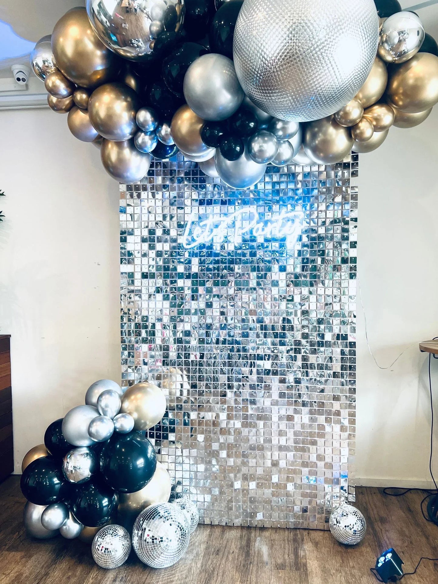 Silver let’s party shimmer wall - Balloonz