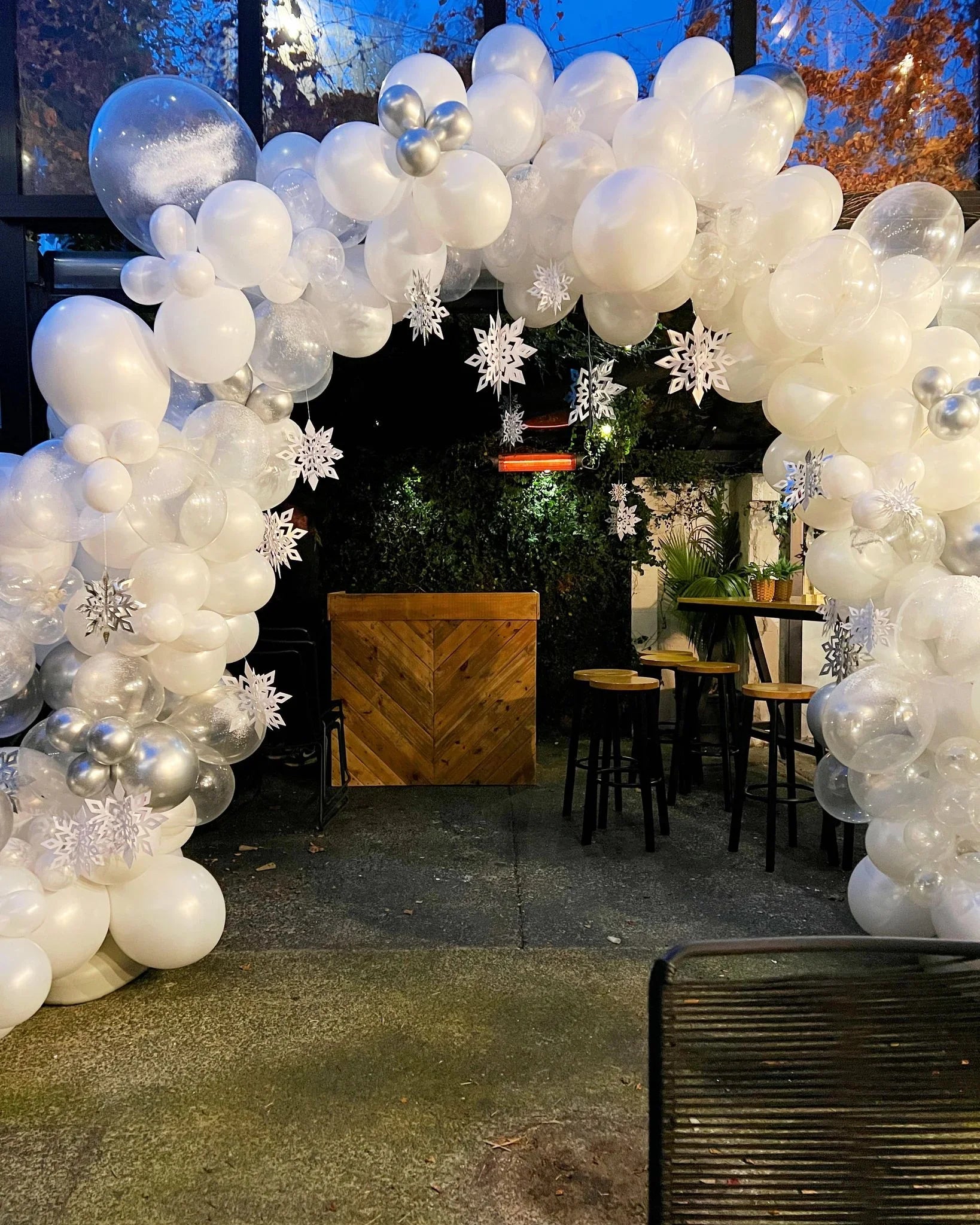 All White balloon arch - winter wonderland - Balloonz